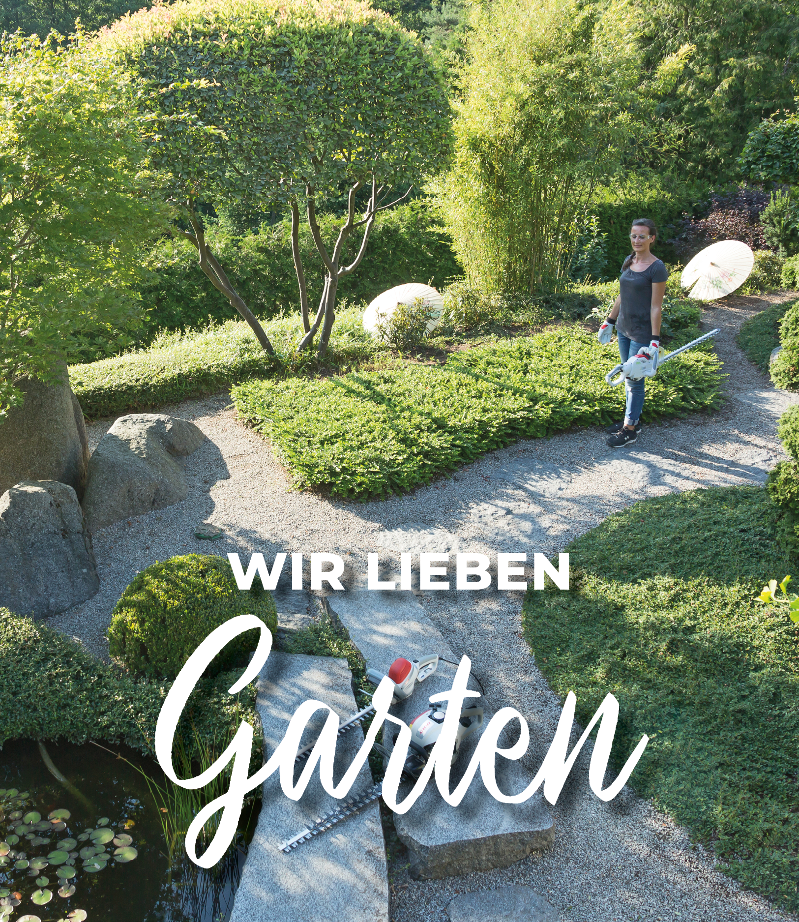 Frau läuft durch einen wunderschönen Garten